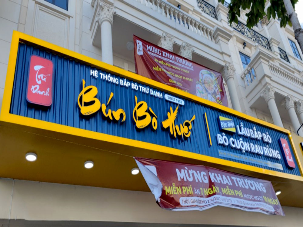 Bảng hiệu quán ăn