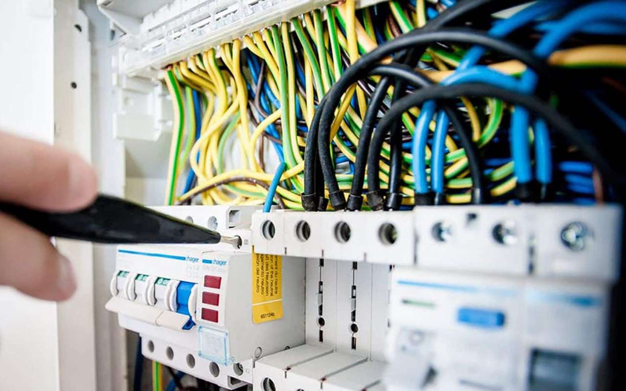 Bảo trì hệ điện nhà vườn
