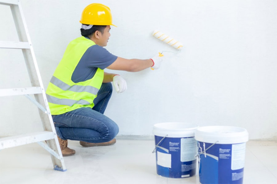 Bảo trì sơn cửa hàng