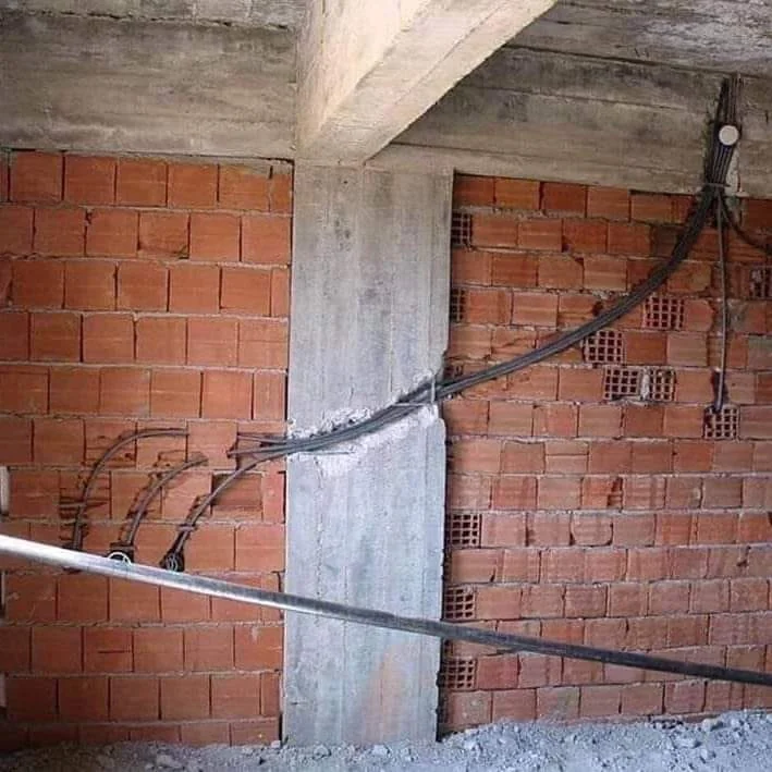 Cắt rãnh đi điện