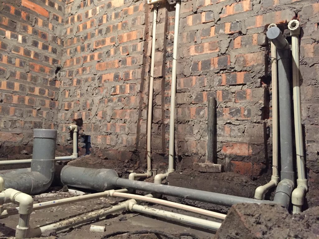 Đi lại hệ thống nước nhà cũ
