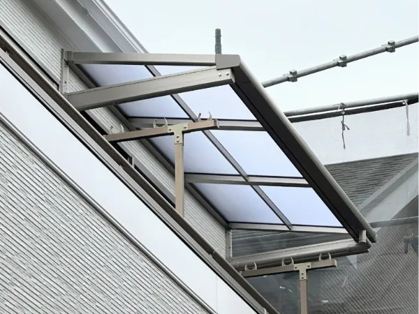 Kiểm tra mái che ban công