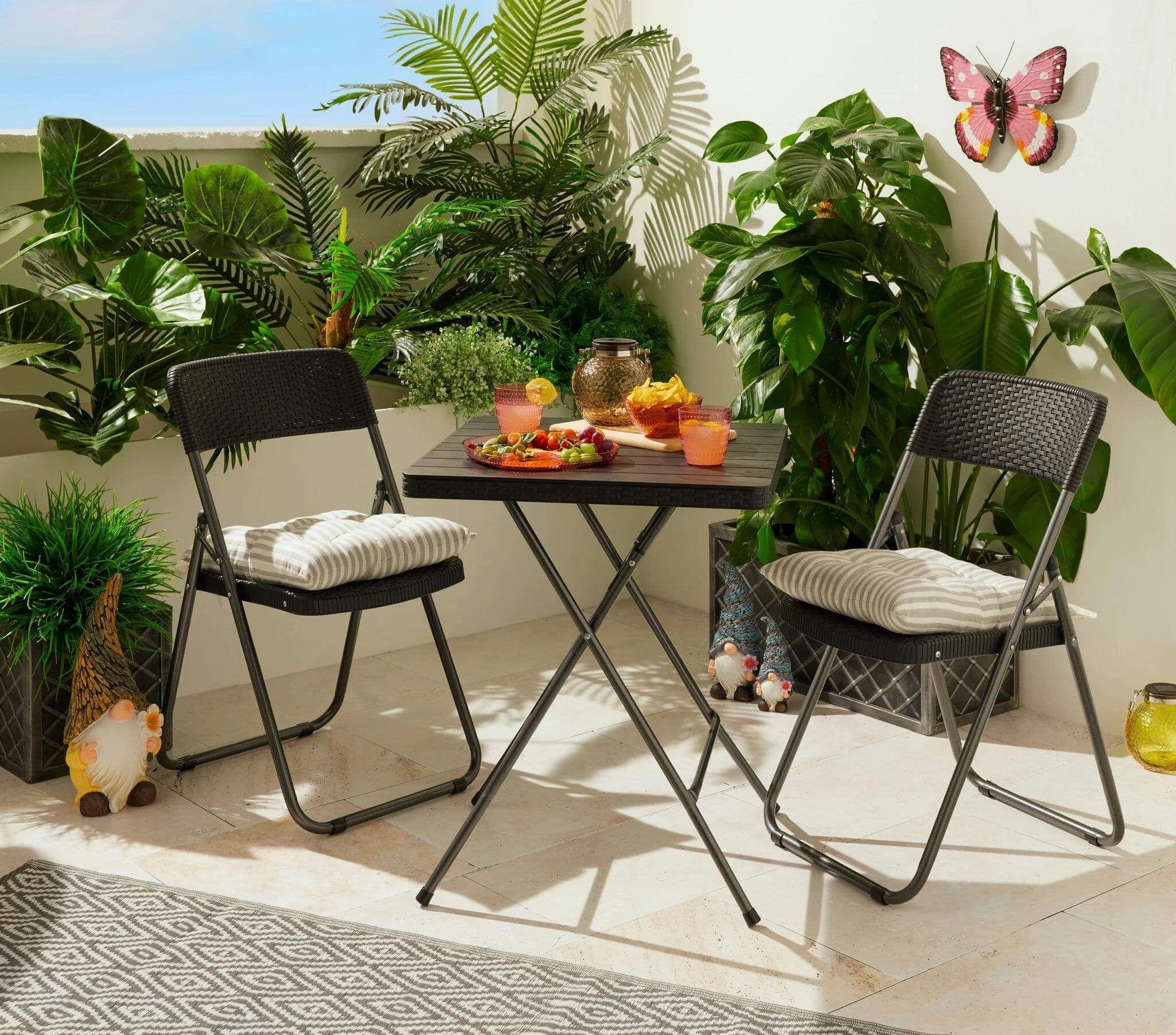 Lắp bàn ghế ban công