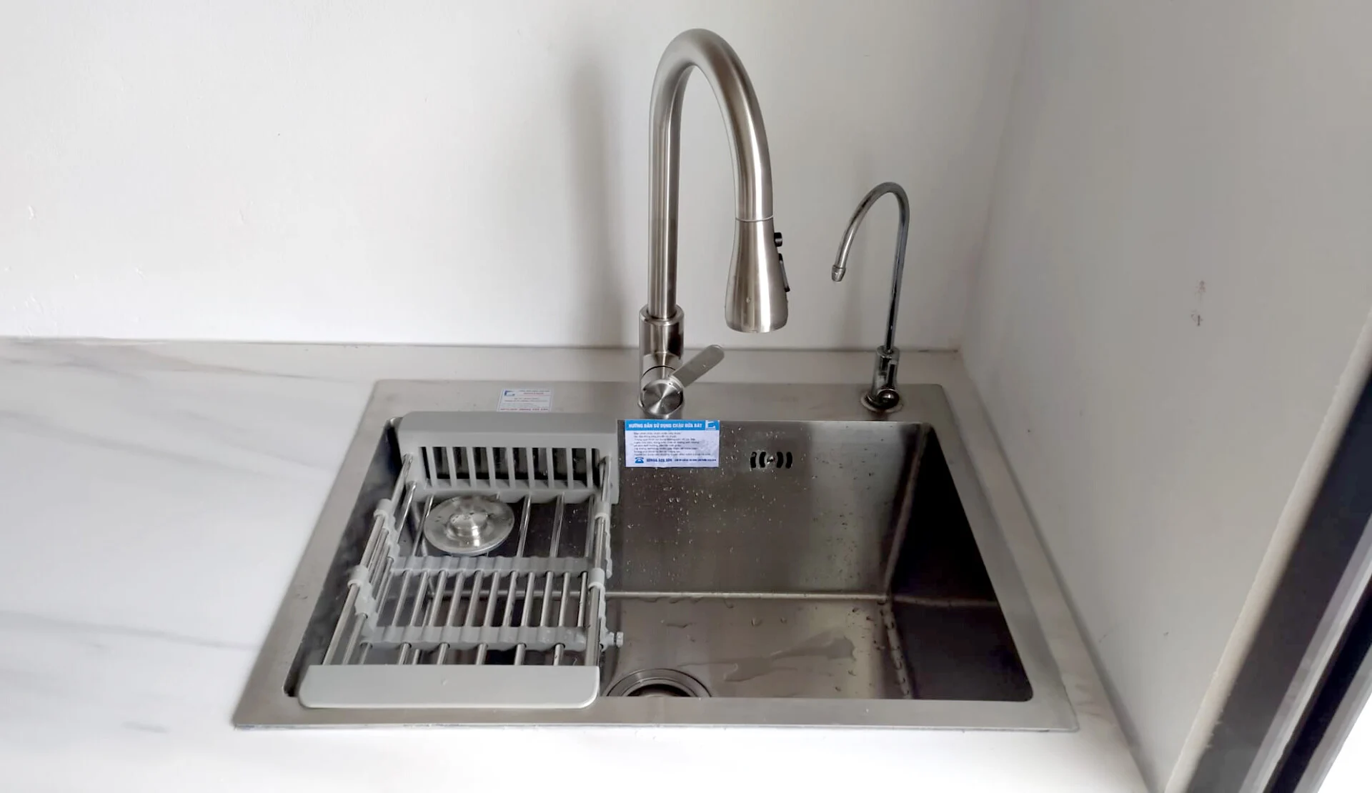 Lắp chậu rửa nhà bếp