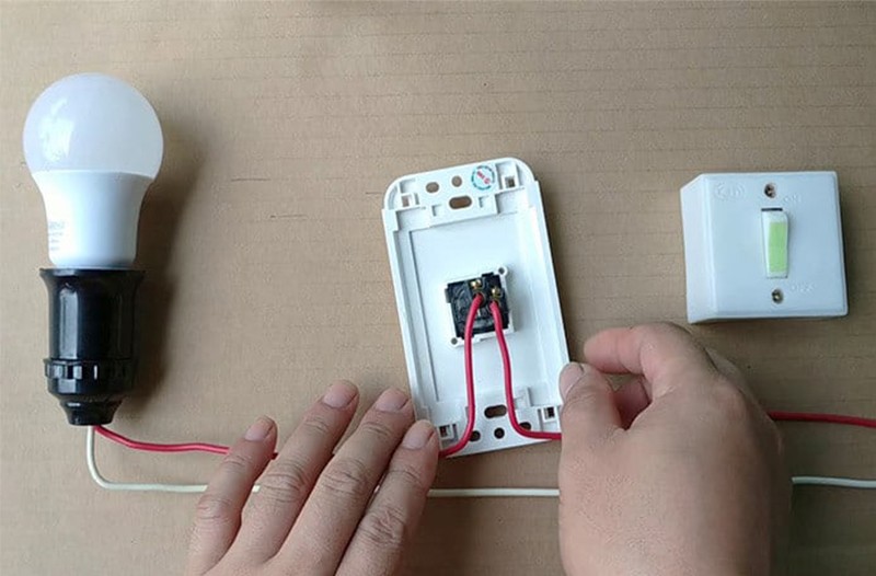 Lắp công tắc điện căn hộ