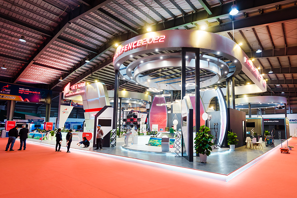 Lắp đặt booth hội chợ – triển lãm | Thi công trọn gói, đúng tiến độ