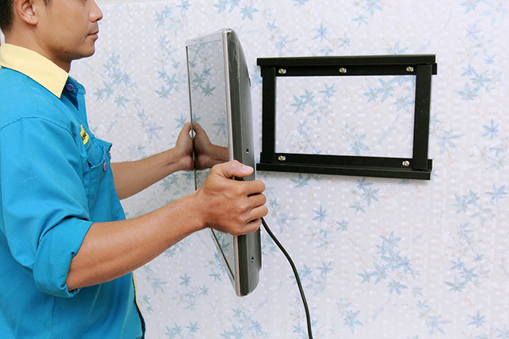 Lắp đặt tivi treo tường – An toàn, gọn gàng, thẩm mỹ
