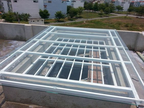 Lắp mái kính giếng trời