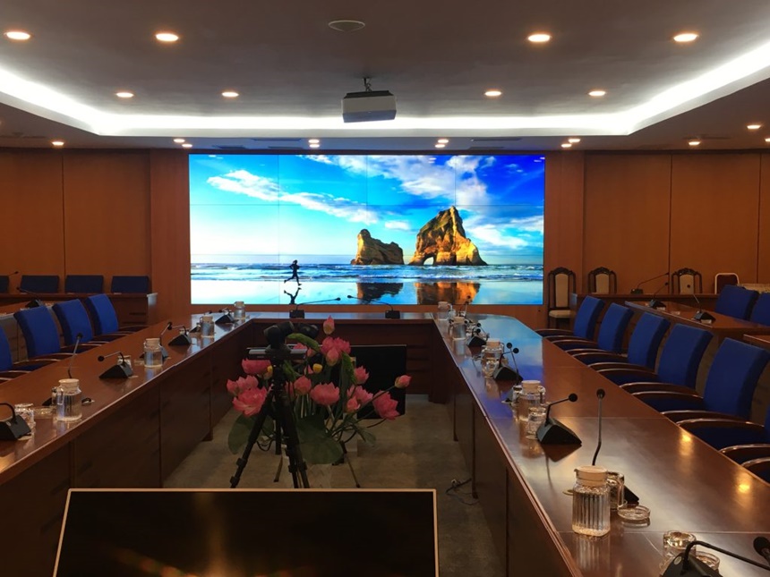 Lắp màn hình phòng họp
