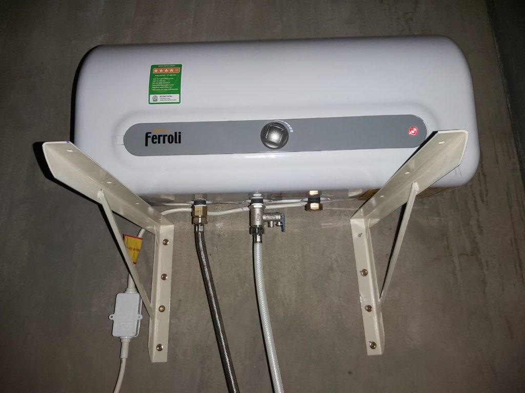 Lắp máy nước nóng WC căn hộ