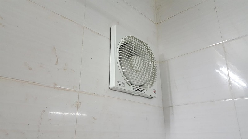 Lắp quạt hút mùi nhà vệ sinh căn hộ