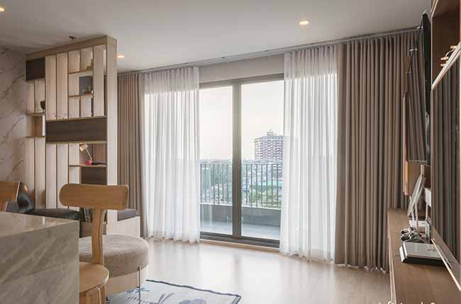 Lắp rèm cửa phòng khách căn hộ