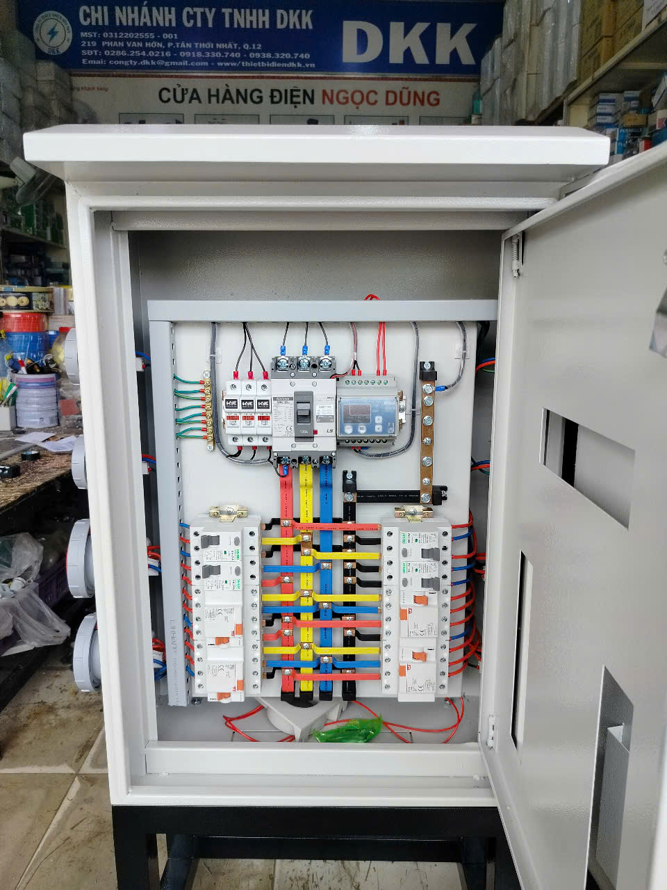 Lắp tủ điện cửa hàng