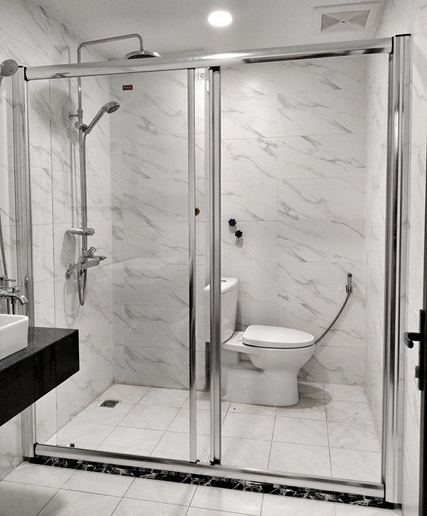 Lắp vách kính phòng tắm