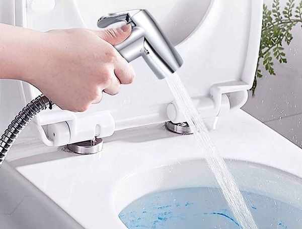 Lắp vòi nước nhà vệ sinh căn hộ