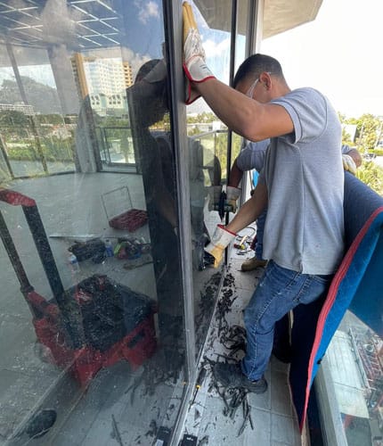 Sửa chữa cửa hàng khẩn cấp
