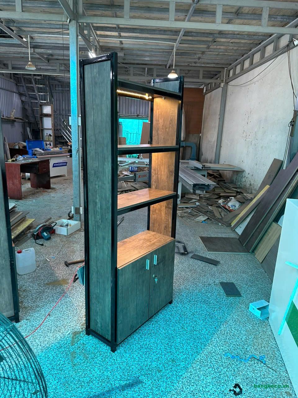 Sửa kệ trưng bày cửa hàng