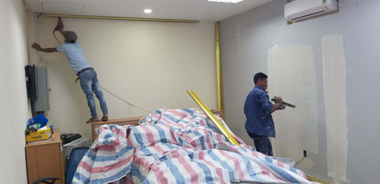 Sửa tường cửa hàng