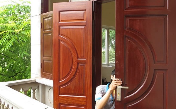 Thay cửa nhà ở