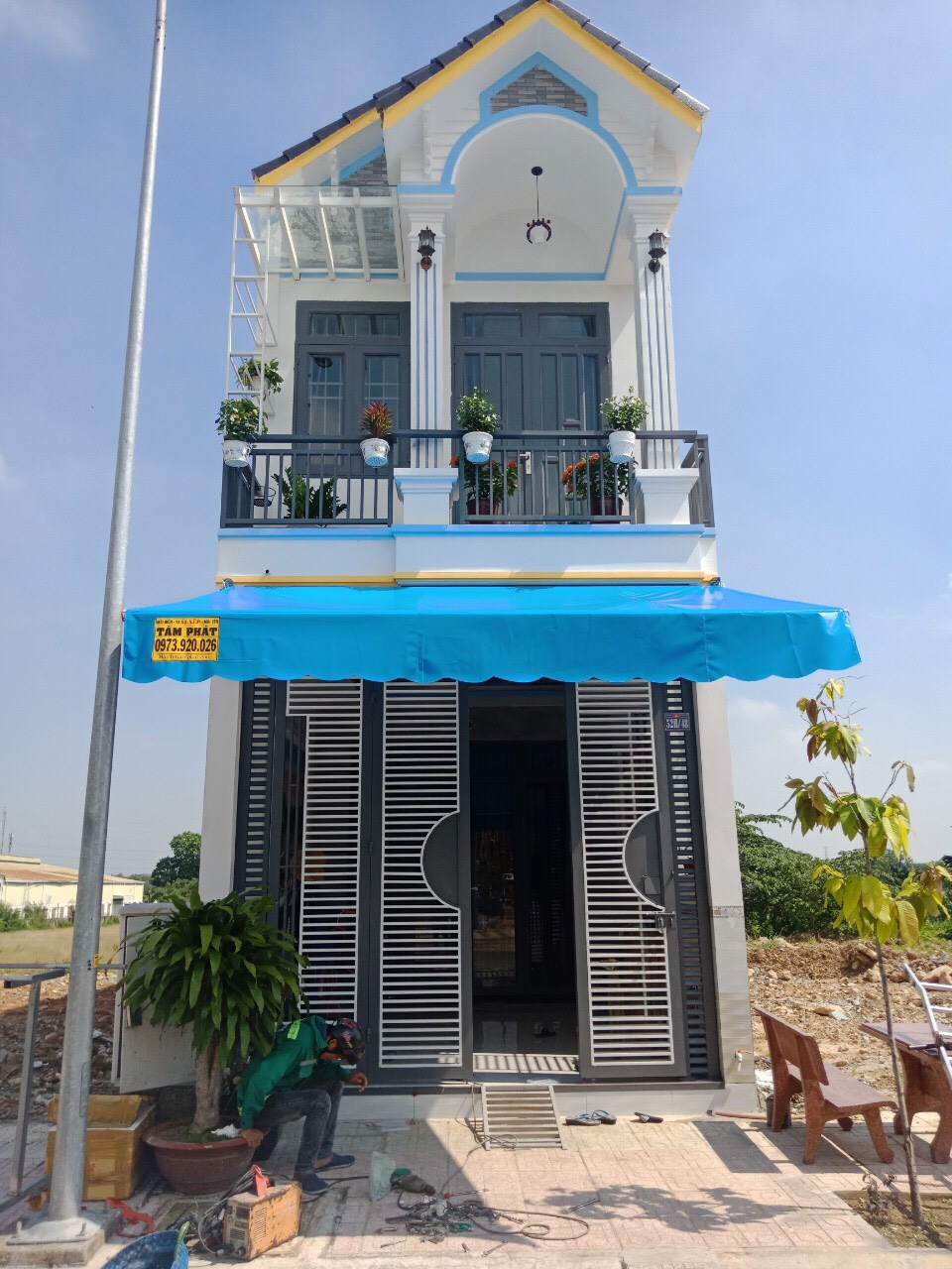 Thi công mái hiên nhà