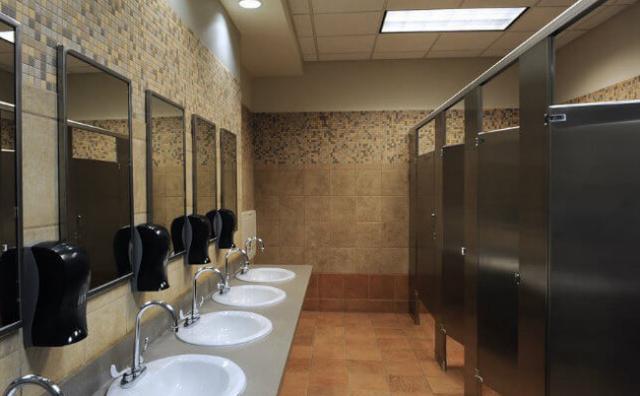 Thi công WC theo yêu cầu