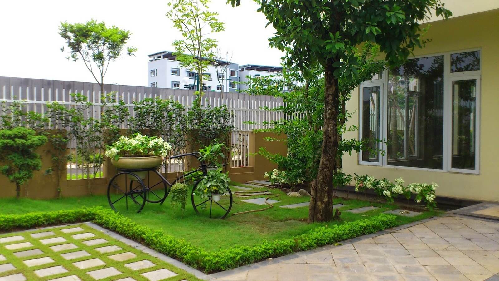 Trồng cây xanh nhà vườn