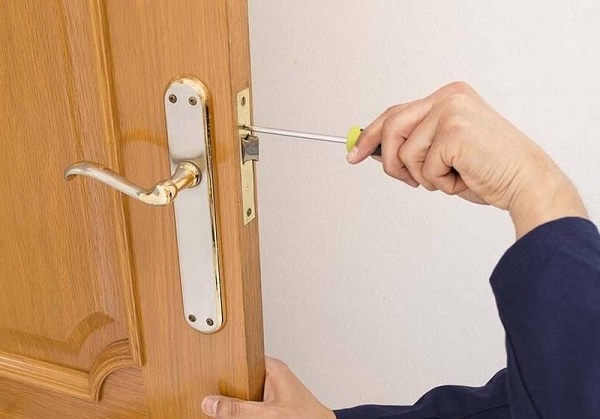 Chỉnh sửa cửa bị lệch