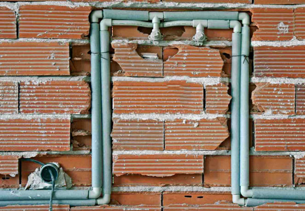 Đi ống nước âm tường