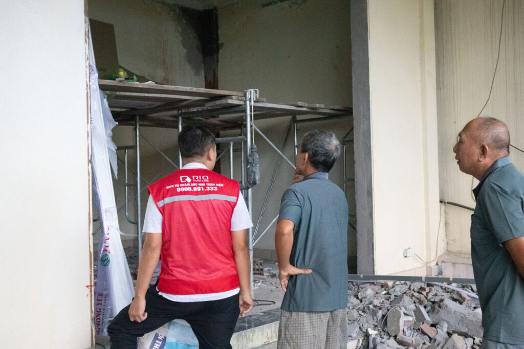 Đục thông phòng