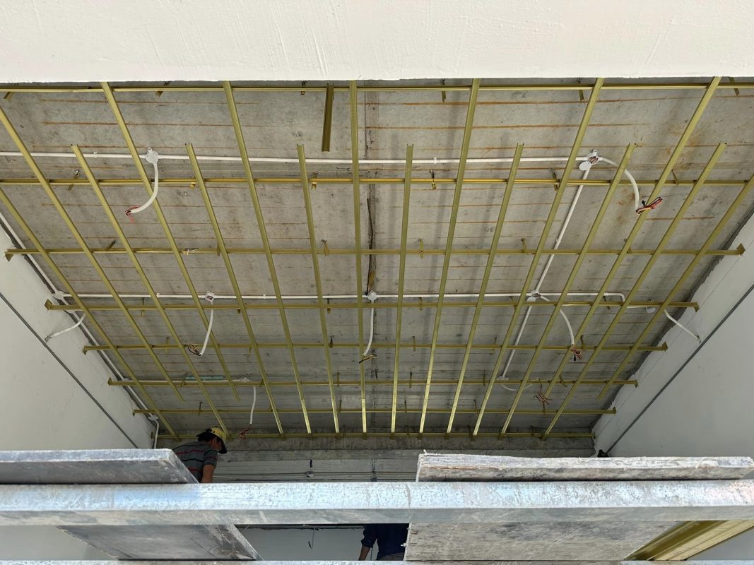 Kiểm tra kết cấu trần nhà