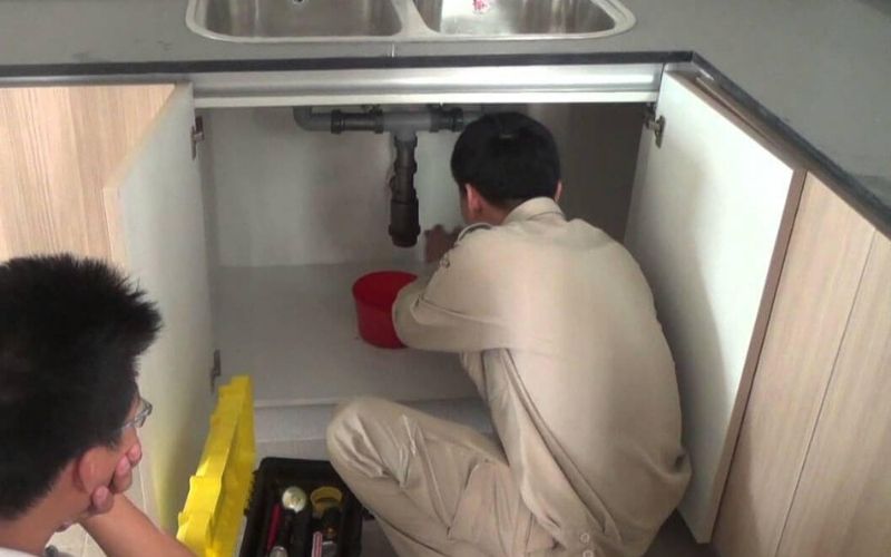 Kiểm tra rò rỉ nước bếp