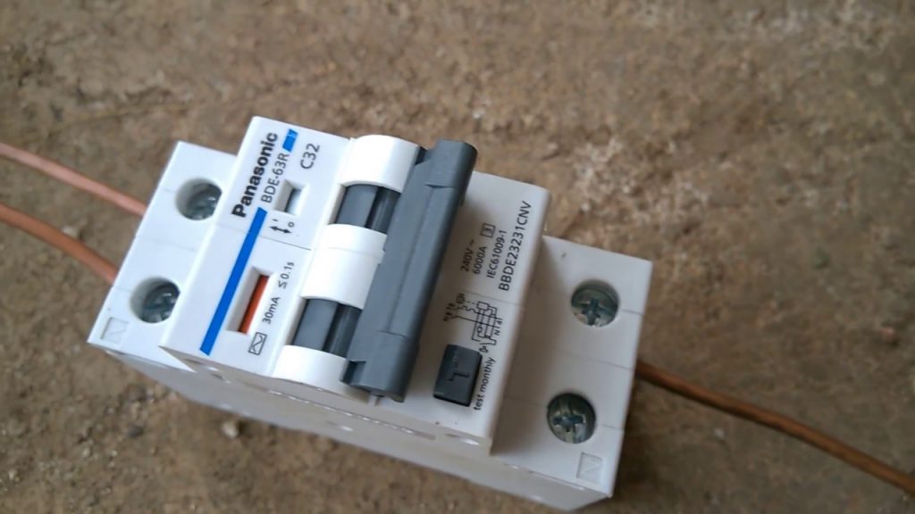 Lắp aptomat điện
