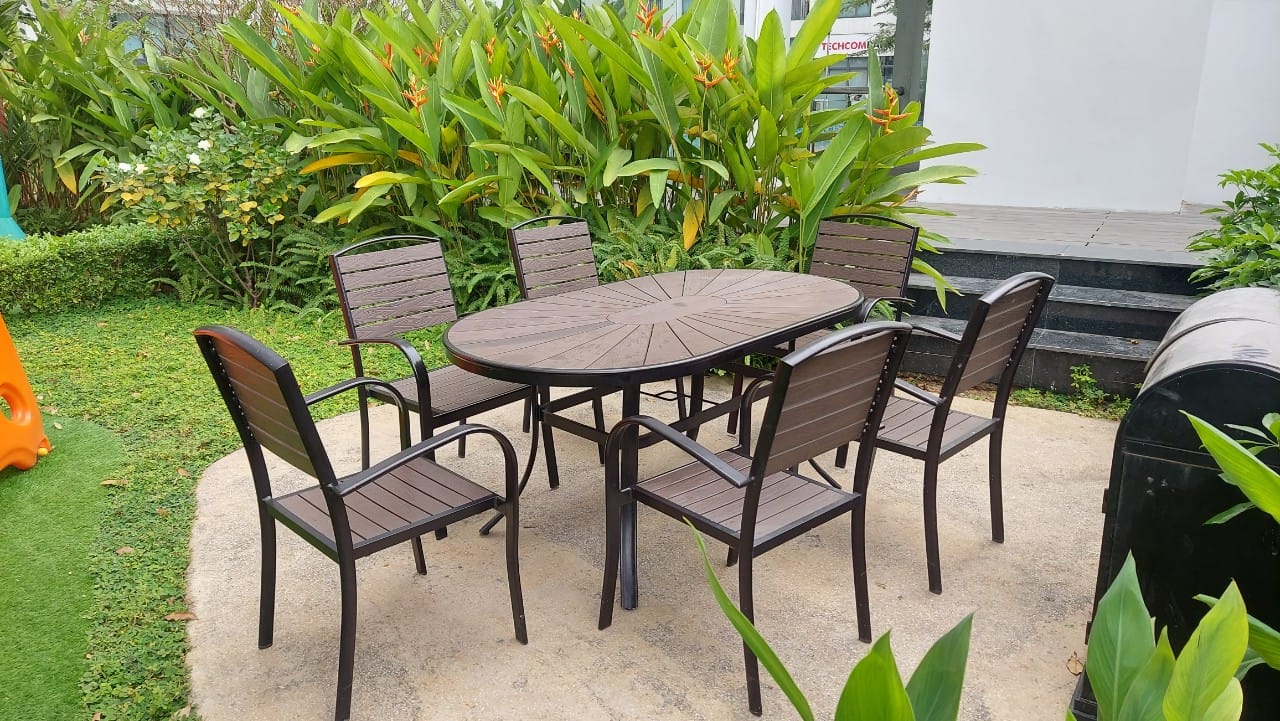 Lắp bàn ghế sân vườn