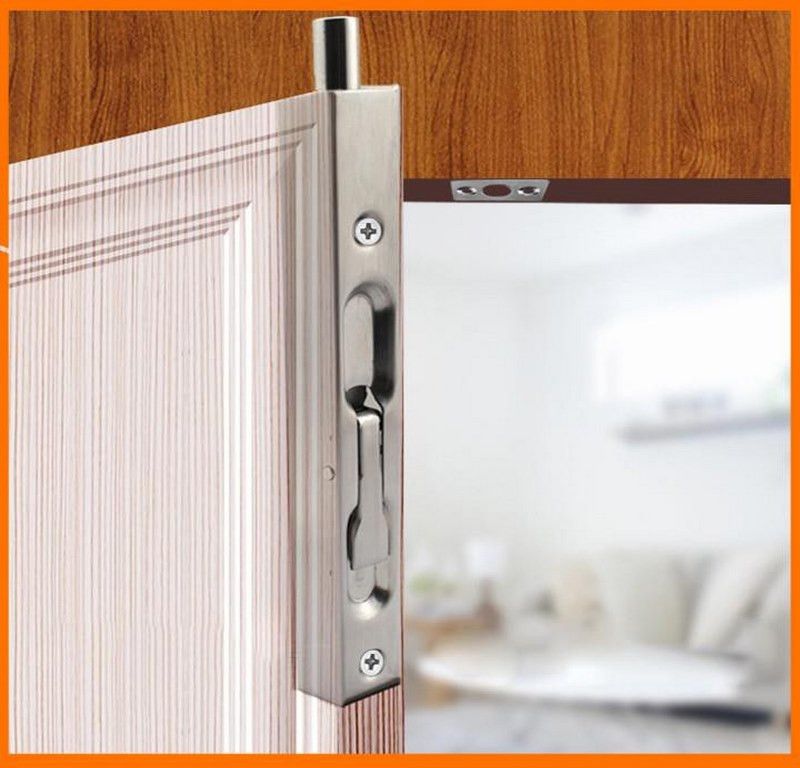Lắp chốt cửa phụ