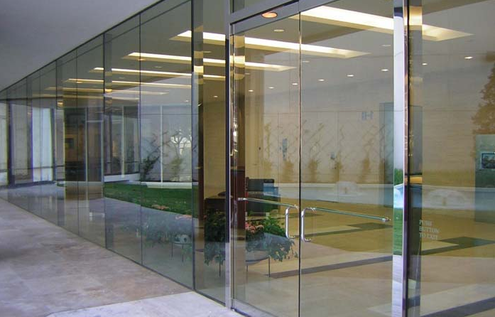 Lắp đặt cửa kính cường lực