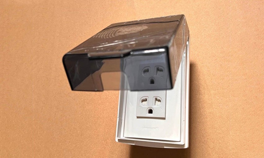 Lắp ổ cắm chống nước nhà vệ sinh