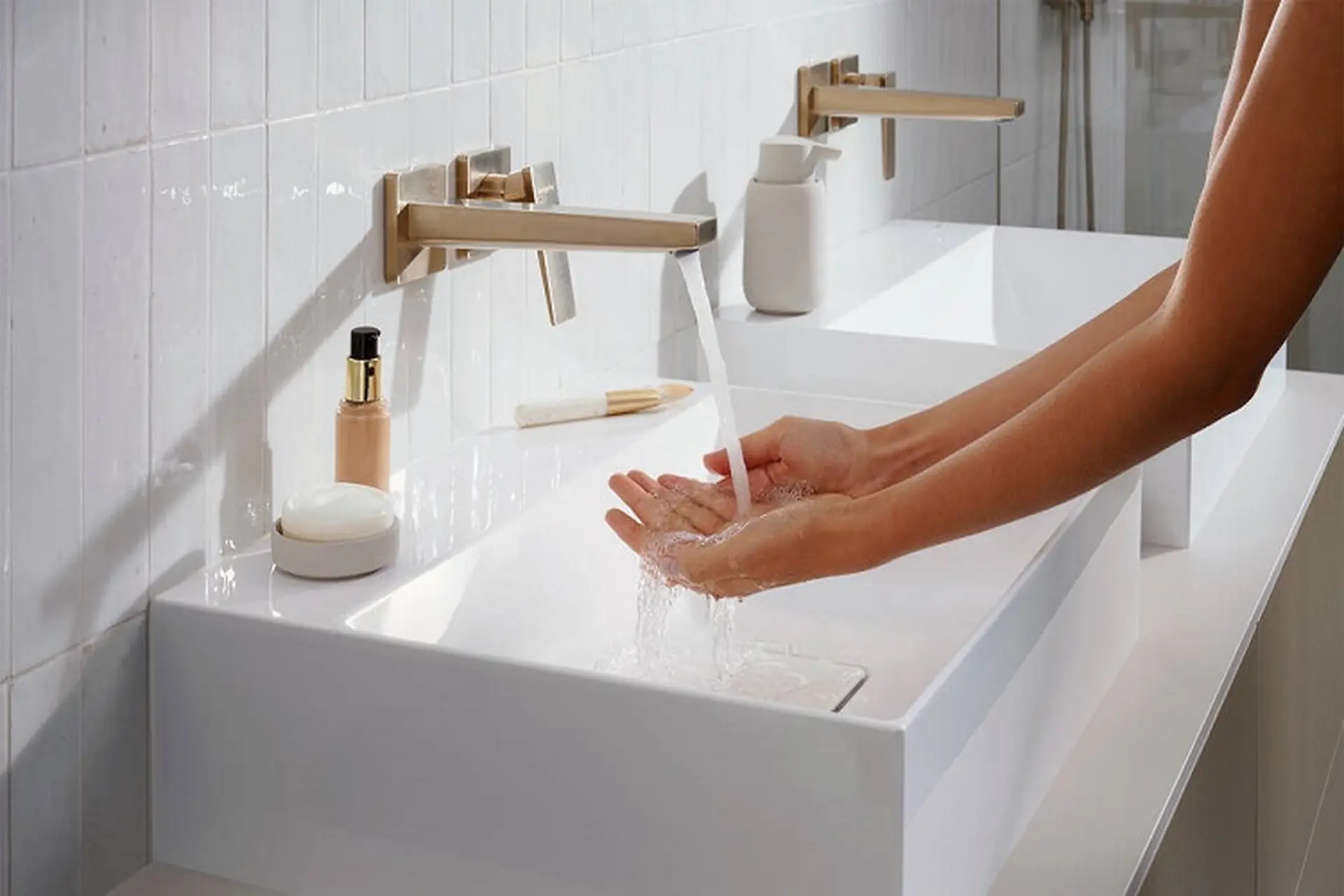 Lắp vòi nước nhà tắm