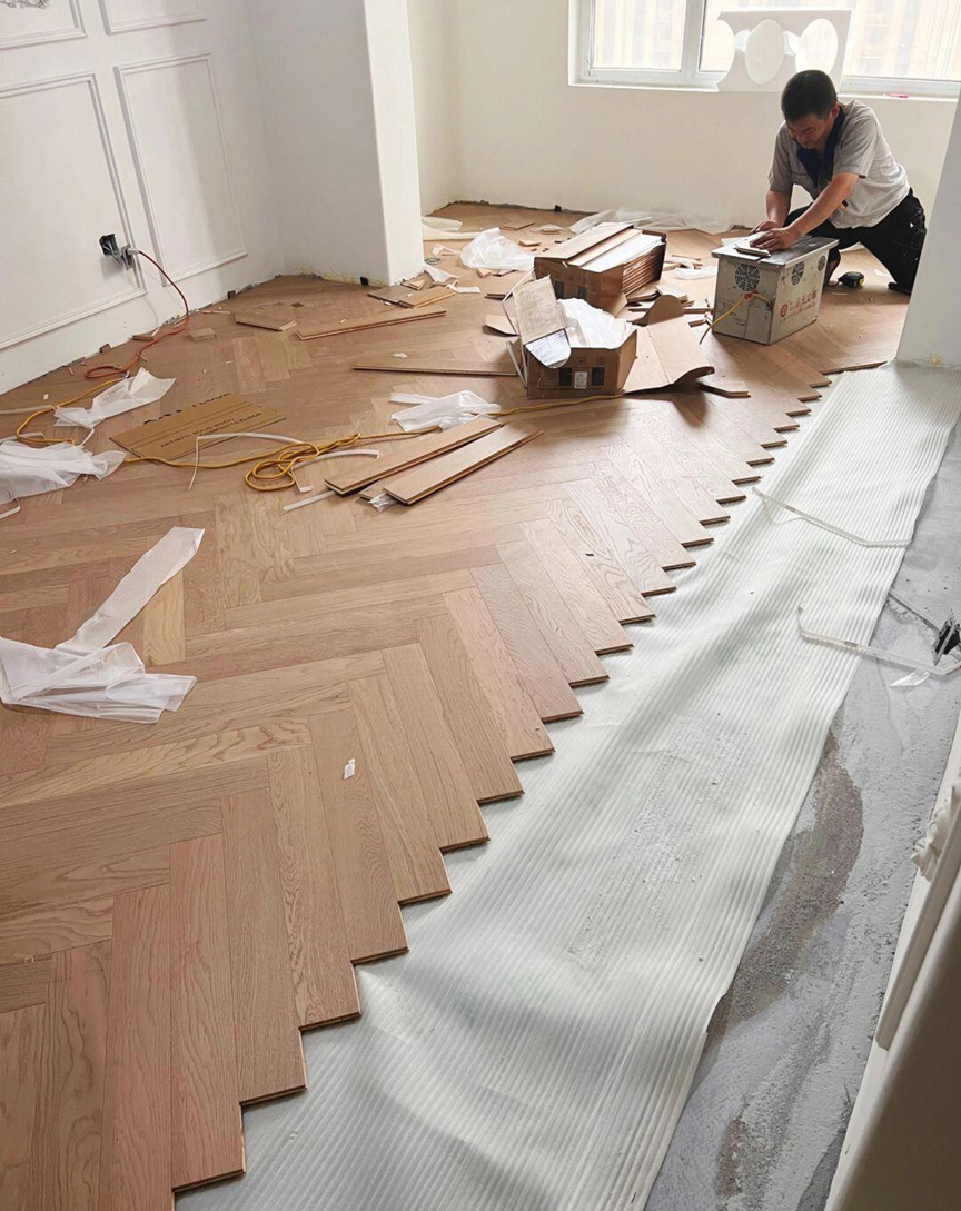 Lát sàn gạch căn hộ