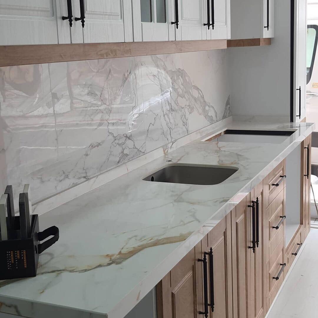 Ốp đá nhà bếp căn hộ
