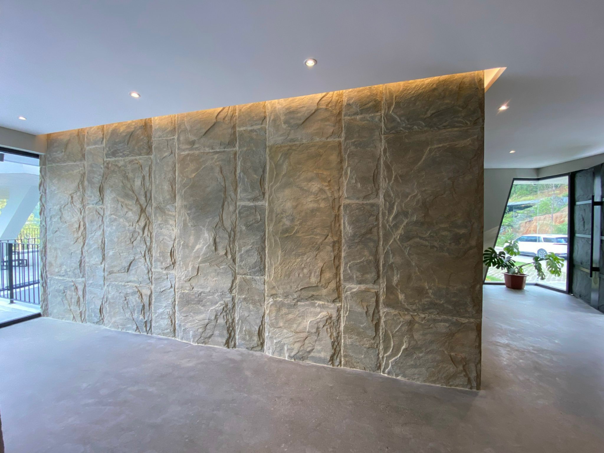 Ốp tường giả đá căn hộ