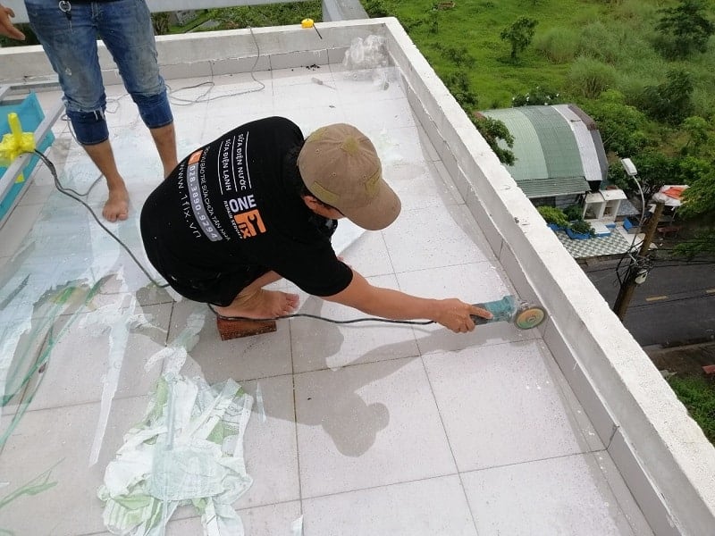 Sửa gạch sân thượng
