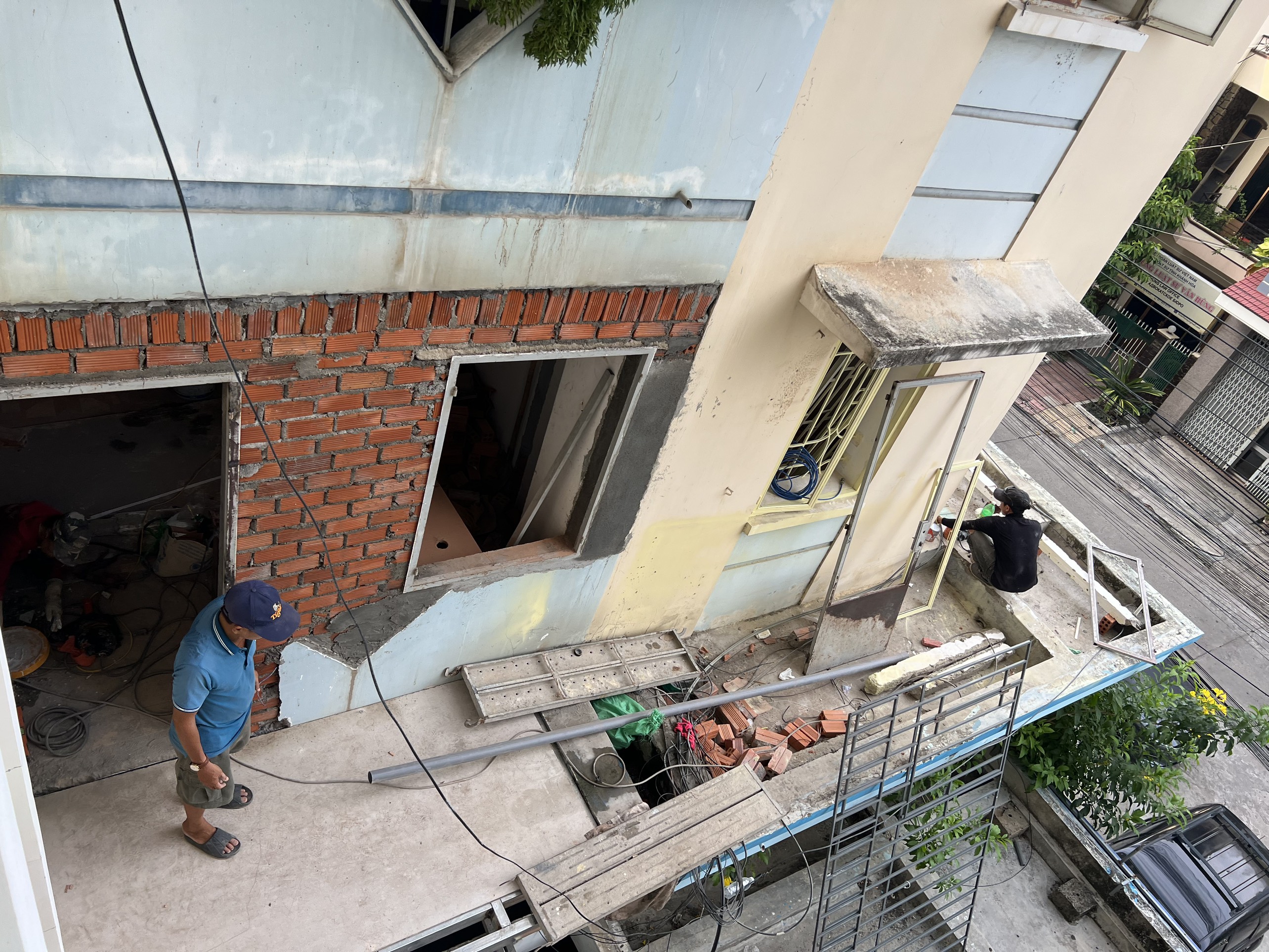 Sửa tường căn hộ chung cư