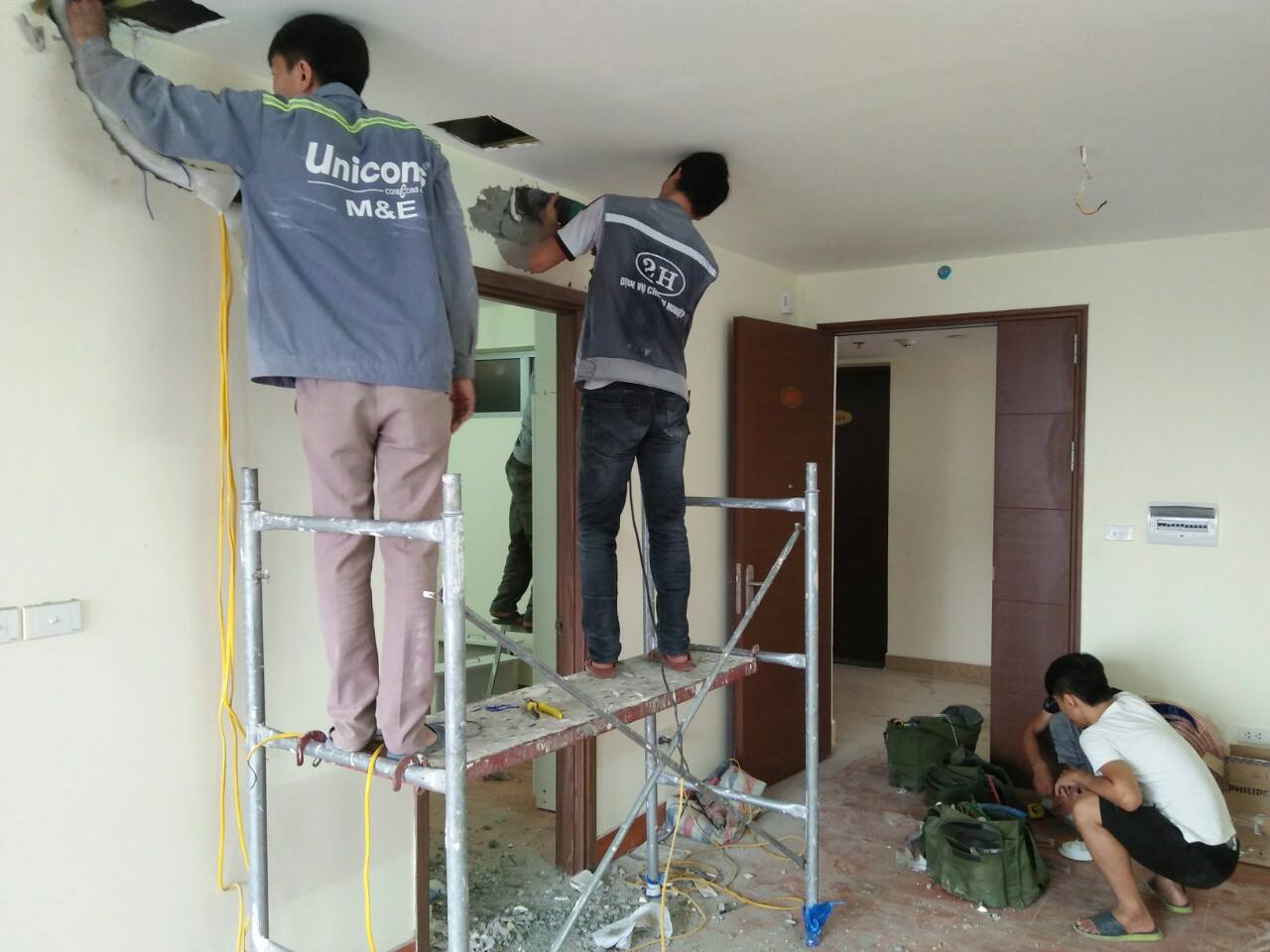 Tháo dỡ điện nước cũ