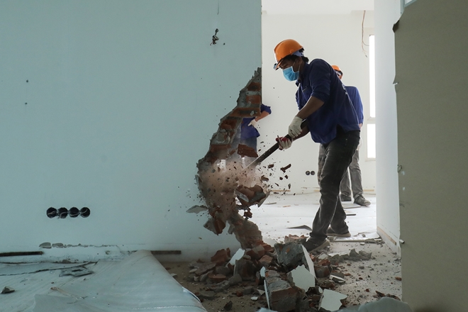 Tháo dỡ tường cũ
