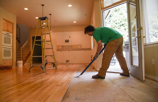 Tháo sàn cũ căn hộ