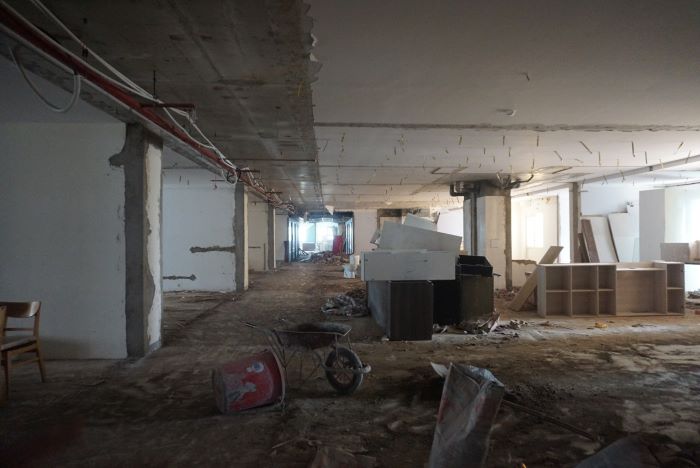 Tháo trần cũ căn hộ