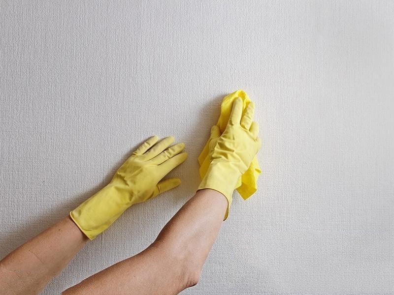 Vệ sinh tường căn hộ